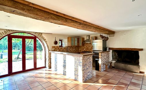 Castle for Sale in Les Herbiers, Pays de la Loire, France