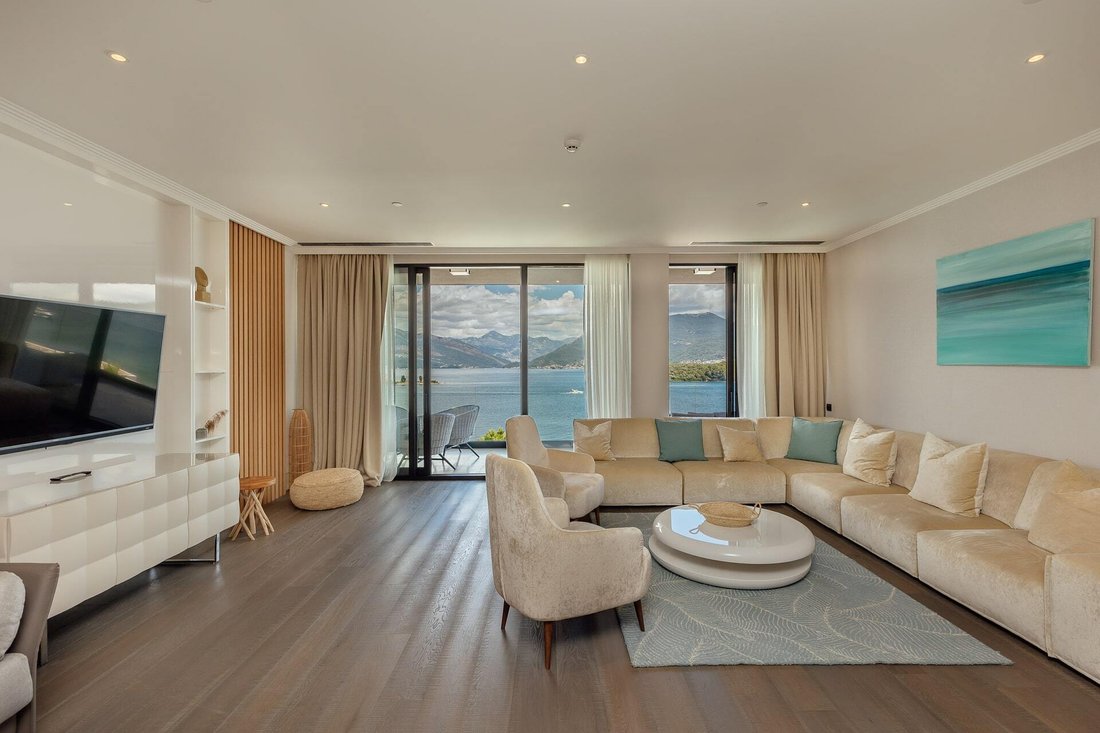 Apartment in Milovići, Tivat Municipality, Montenegro 4 - 16369686