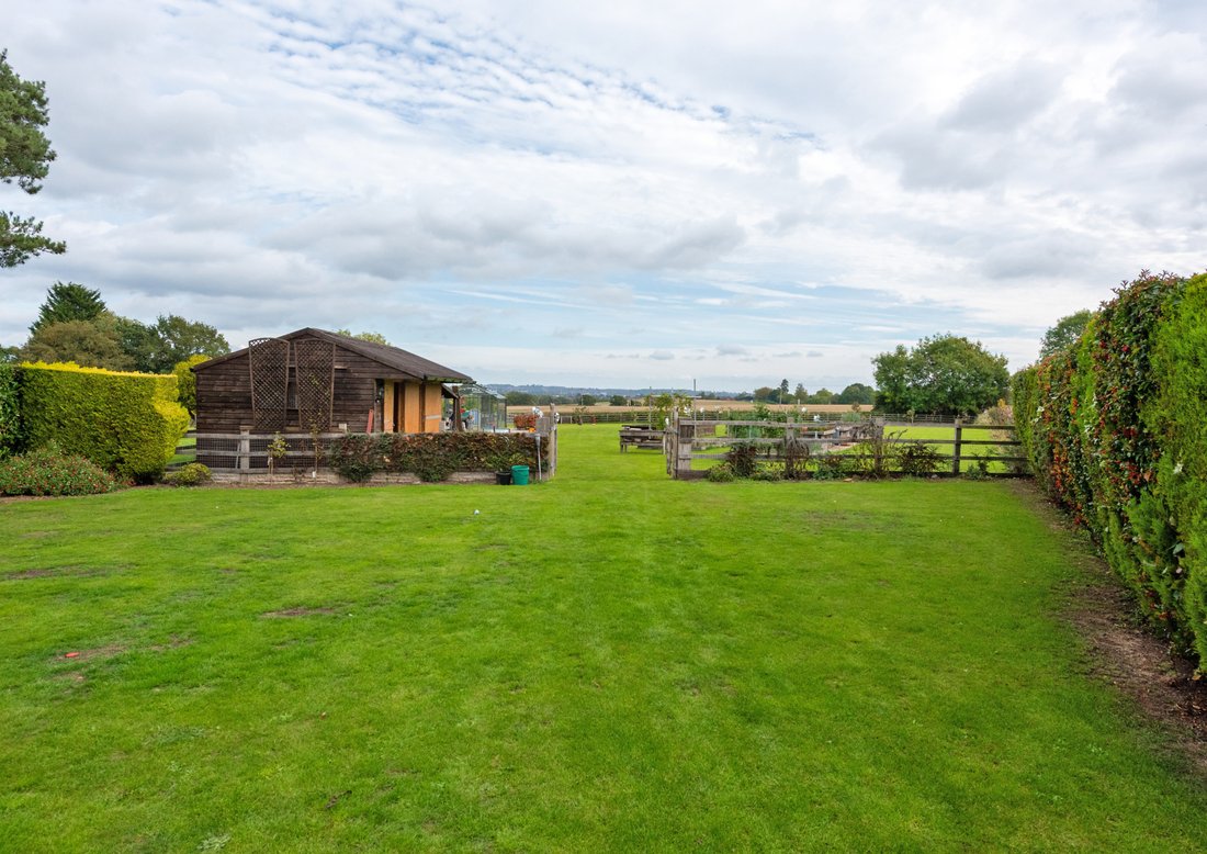 House in Upper Broadheath, England 4 - 16368596