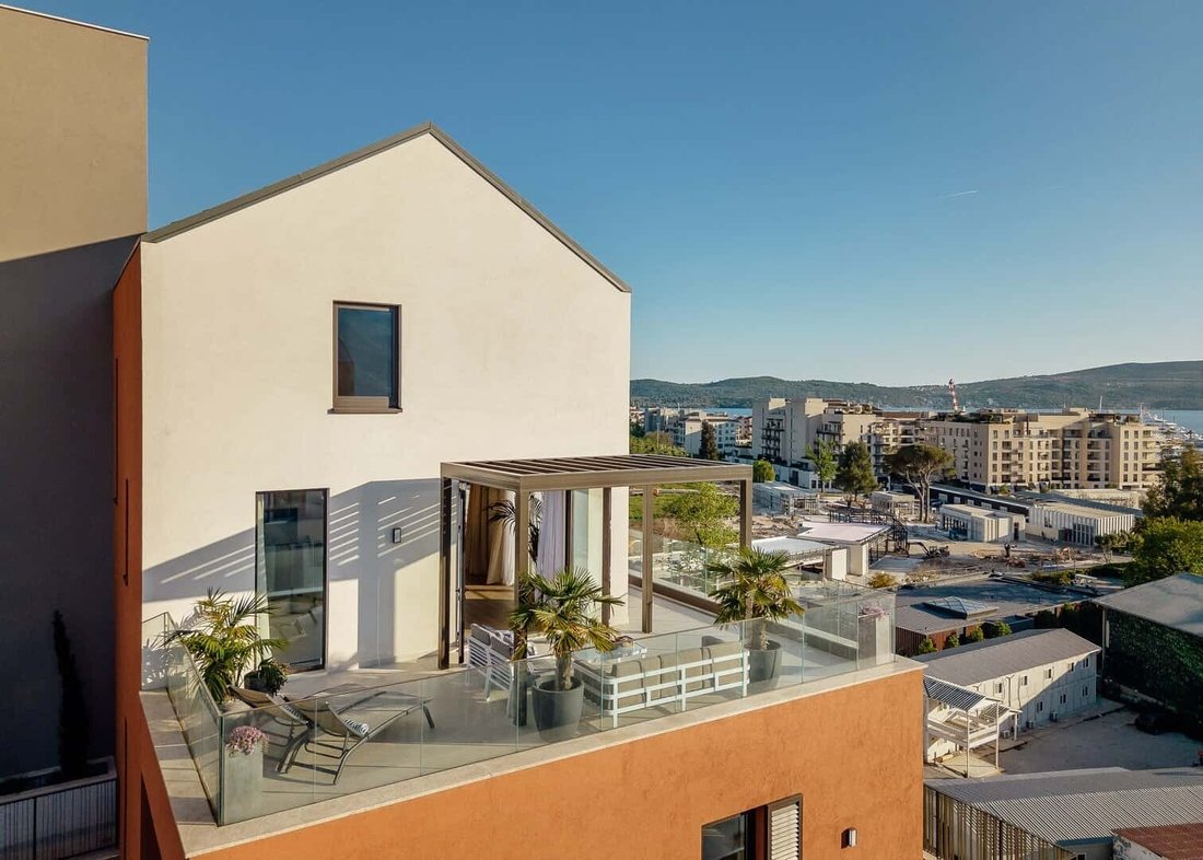 Apartment in Tivat, Tivat Municipality, Montenegro 4 - 16369672