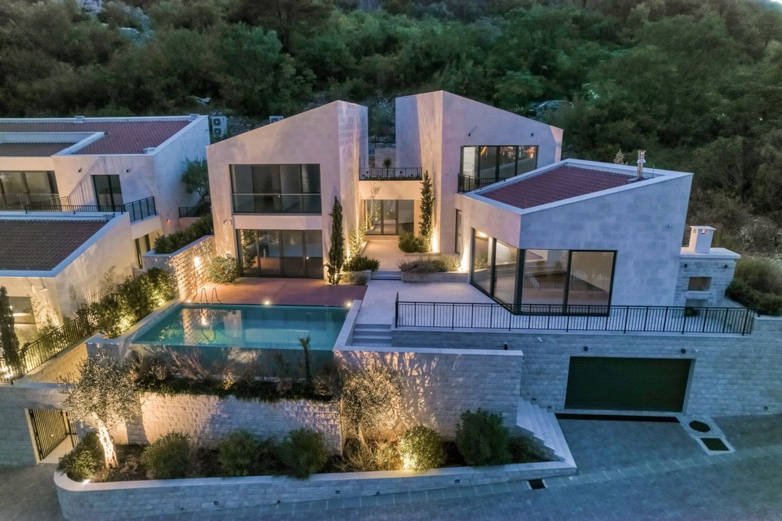 Villa in Donji Stoliv, Kotor Municipality, Montenegro 4 - 16369638