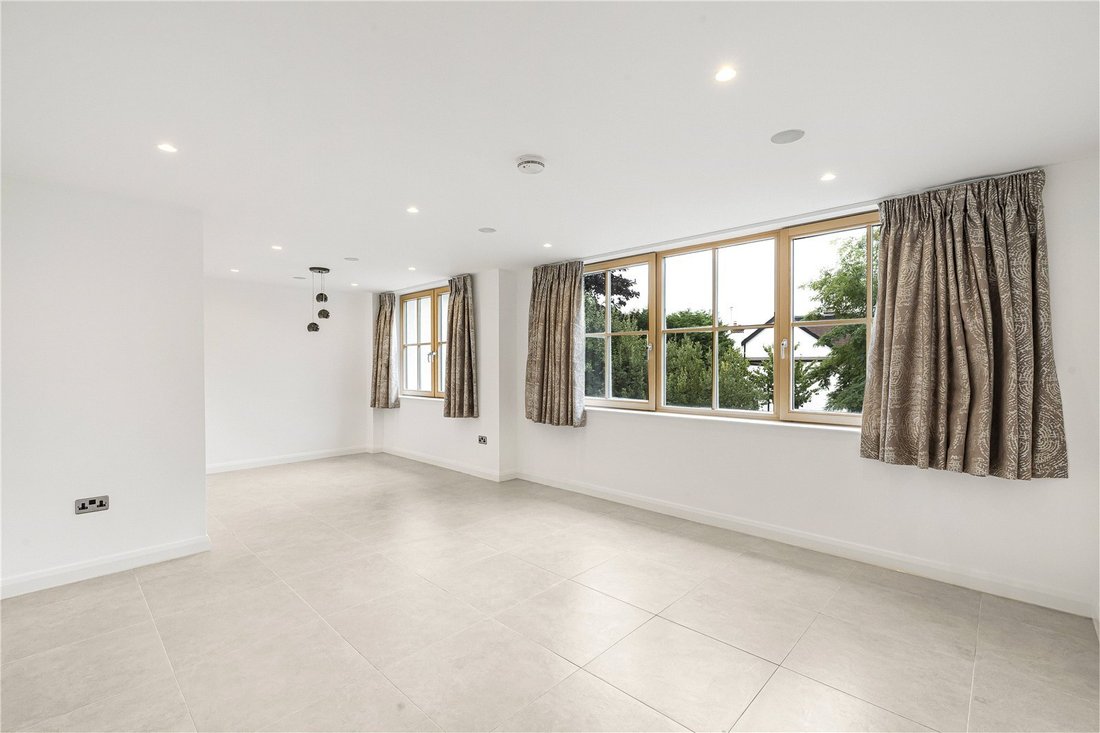House in Barnet, England 3 - 16369081