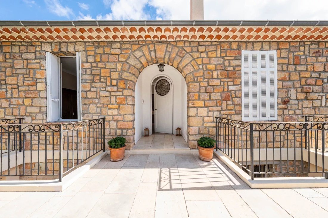 Villa in Vallergues, Cannes, France 2 - 16368751