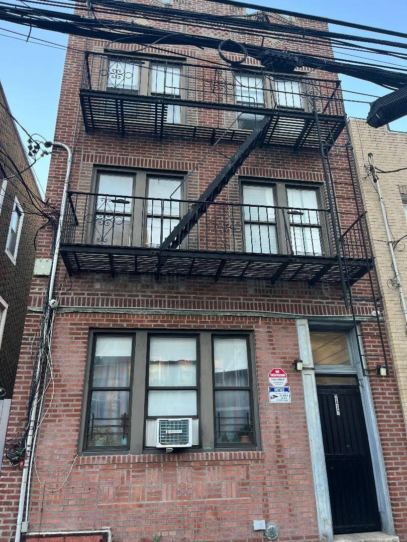 House in New York, New York, United States 1 - 16366820
