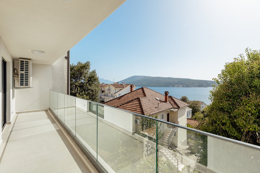 Apartment in Herceg Novi, Herceg Novi Municipality, Montenegro 2 - 16369701