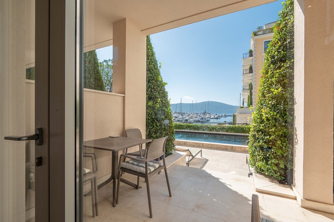 Apartment in Tivat, Tivat Municipality, Montenegro 1 - 16369700