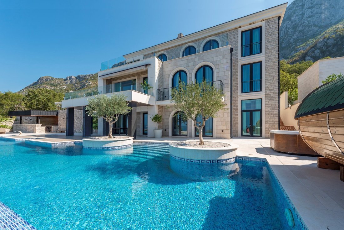 Villa in Blizikuće, Budva Municipality, Montenegro 1 - 16369641