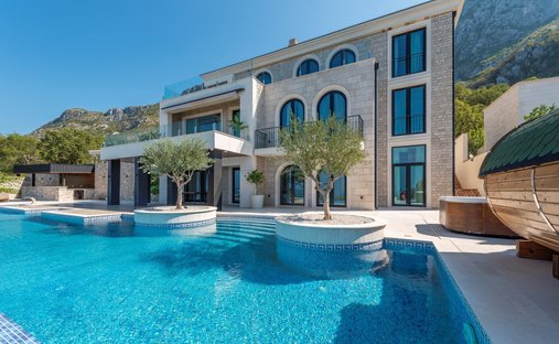 Villa in Blizikuće, Budva Municipality, Montenegro 1