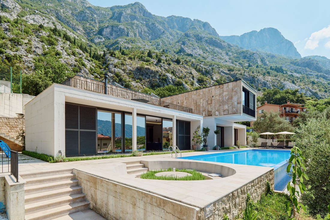 Villa in Dobrota, Kotor Municipality, Montenegro 5 - 16369689