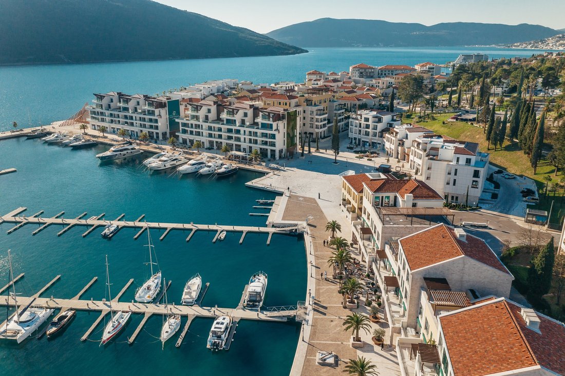 Apartment in Kumbor, Herceg Novi Municipality, Montenegro 1 - 16369644