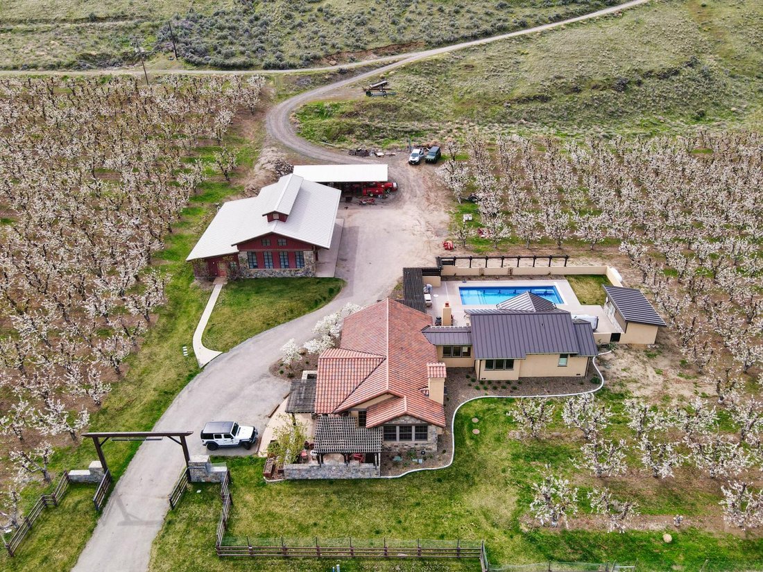 House in Malaga, Washington, United States 1 - 16368299