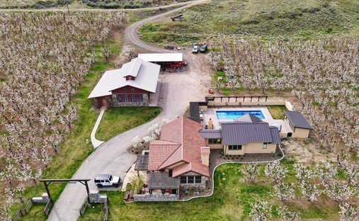 House in Malaga, Washington, United States 1