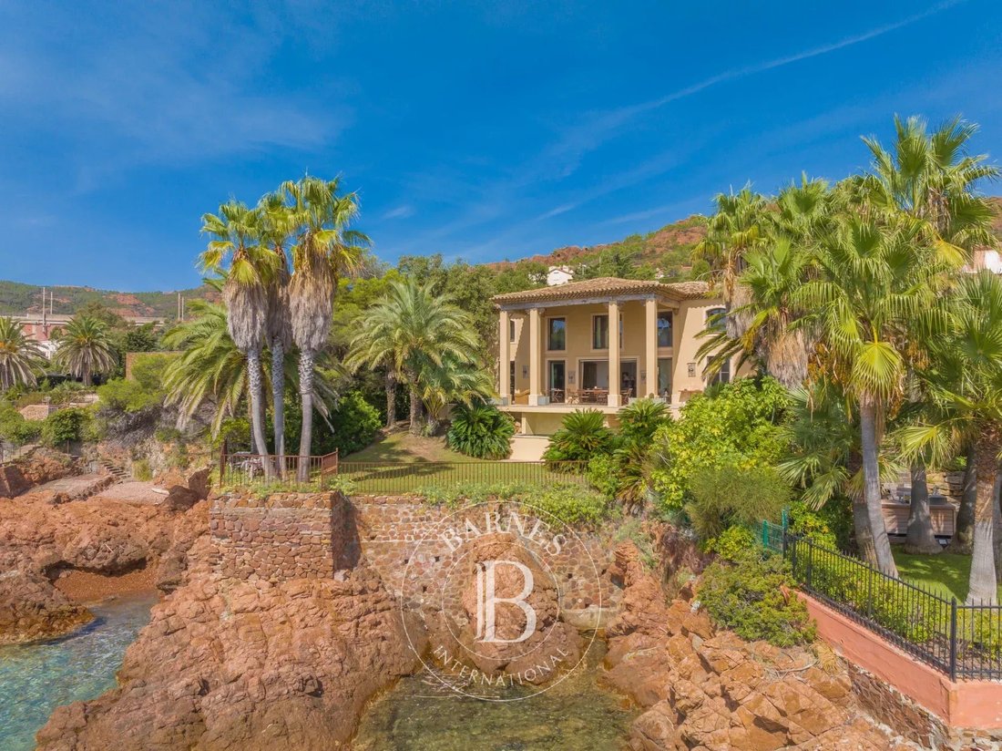 Villa in Le Dramont-Agay-Anthéor-Le Trayas, Saint-Raphaël, France 2 - 16372354
