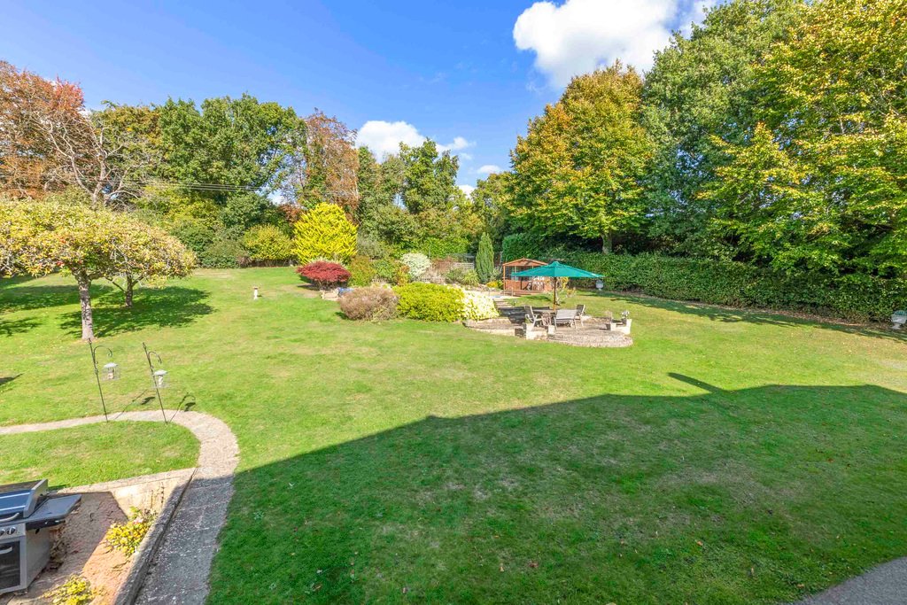House in Bourne End, England 2 - 16368641