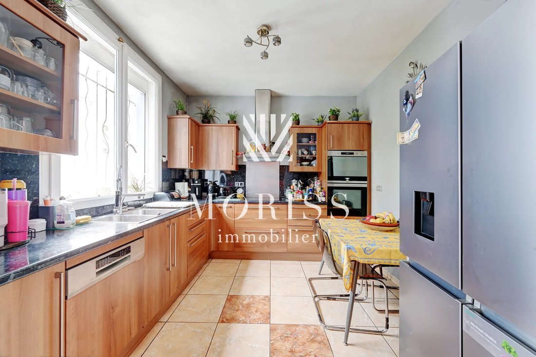 House in Fontenay-sous-Bois, Ile-de-France, France 2 - 16372259
