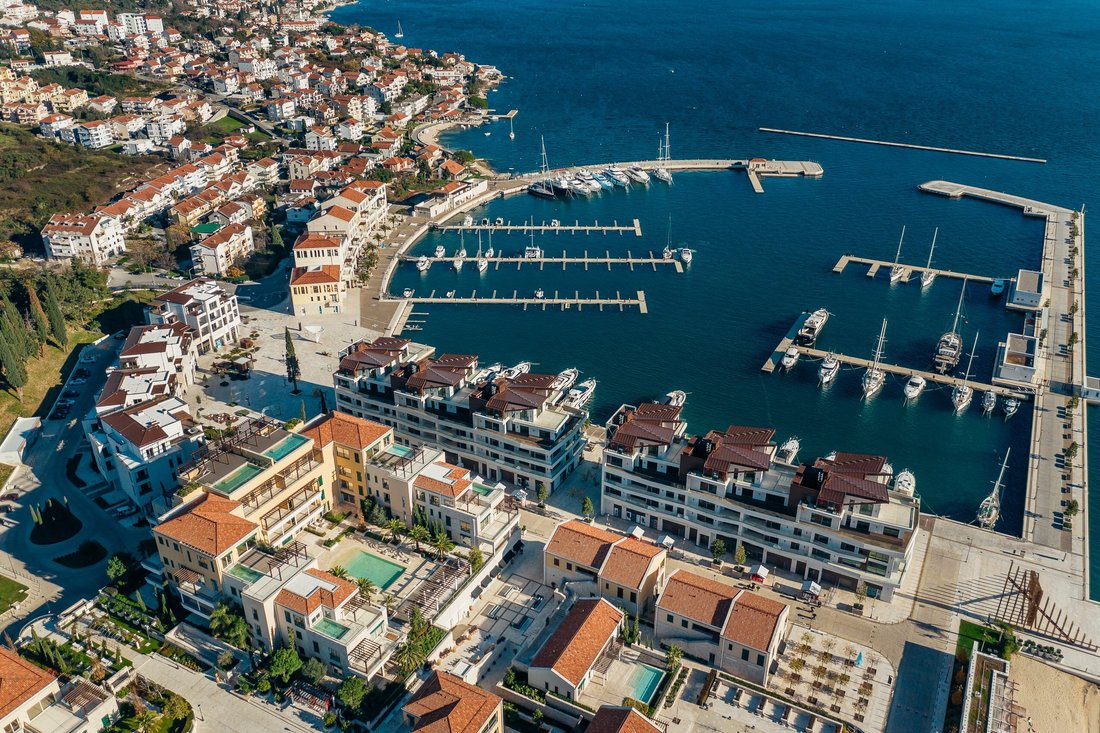 Apartment in Kumbor, Herceg Novi Municipality, Montenegro 1 - 16369647