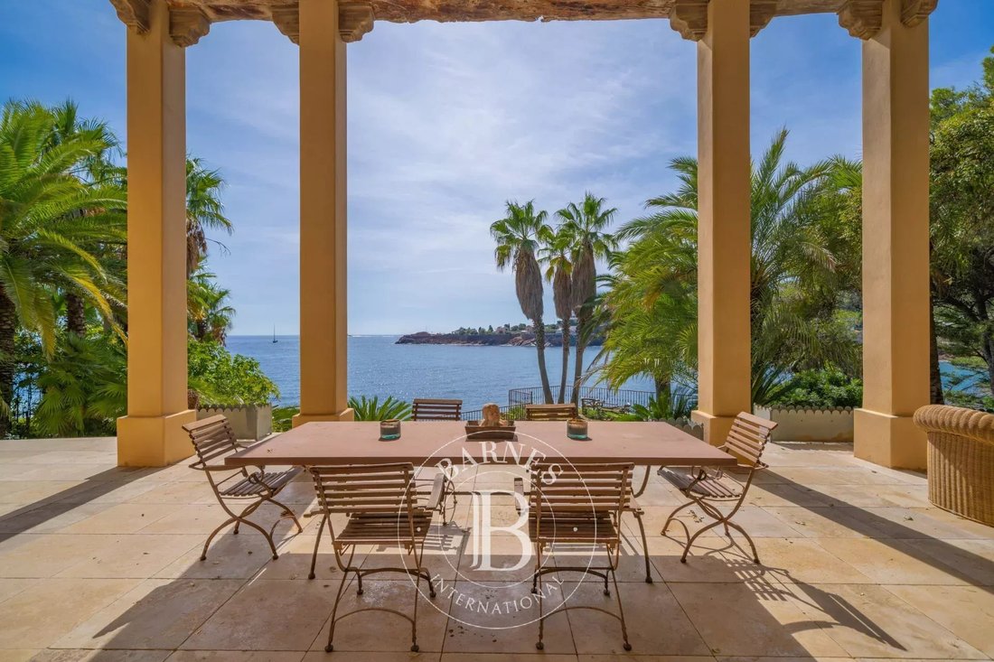 Villa in Le Dramont-Agay-Anthéor-Le Trayas, Saint-Raphaël, France 1 - 16372354