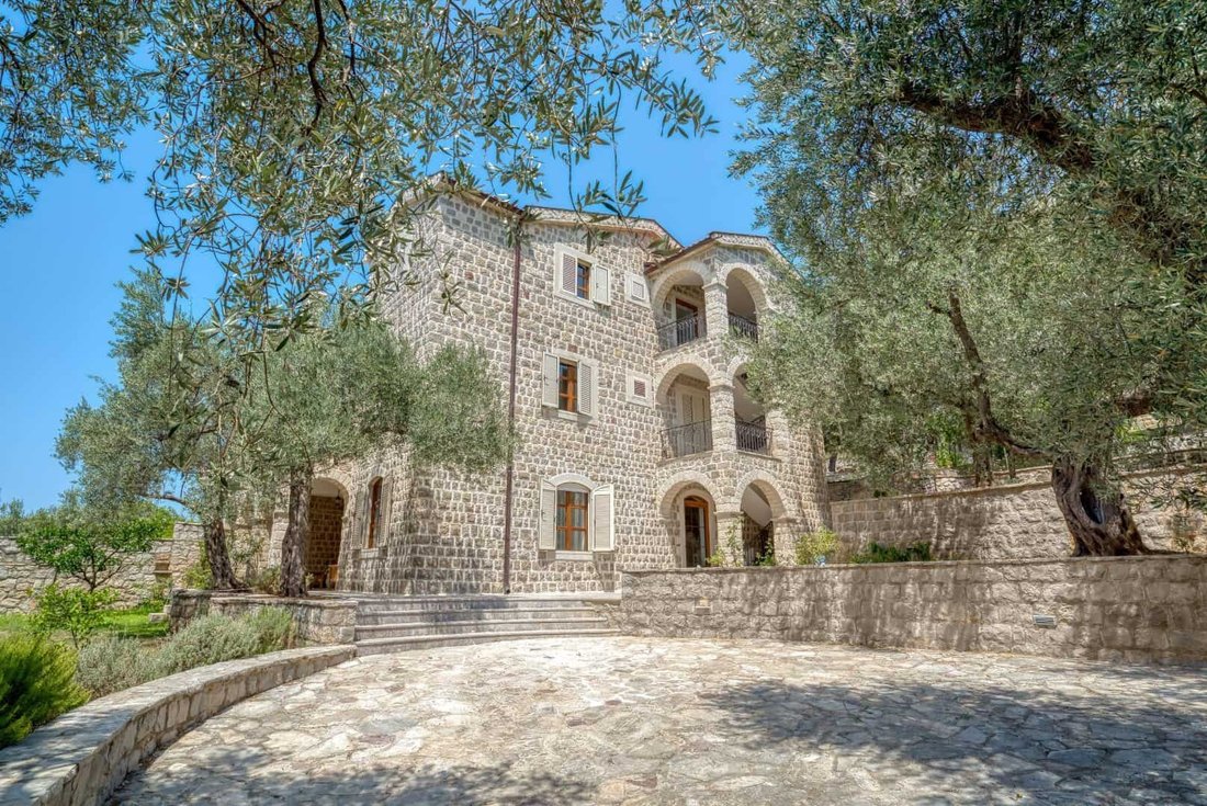 Villa in Rijeka Reževići, Budva Municipality, Montenegro 1 - 16369631