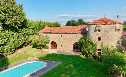 Castle for Sale in Les Herbiers, Pays de la Loire, France