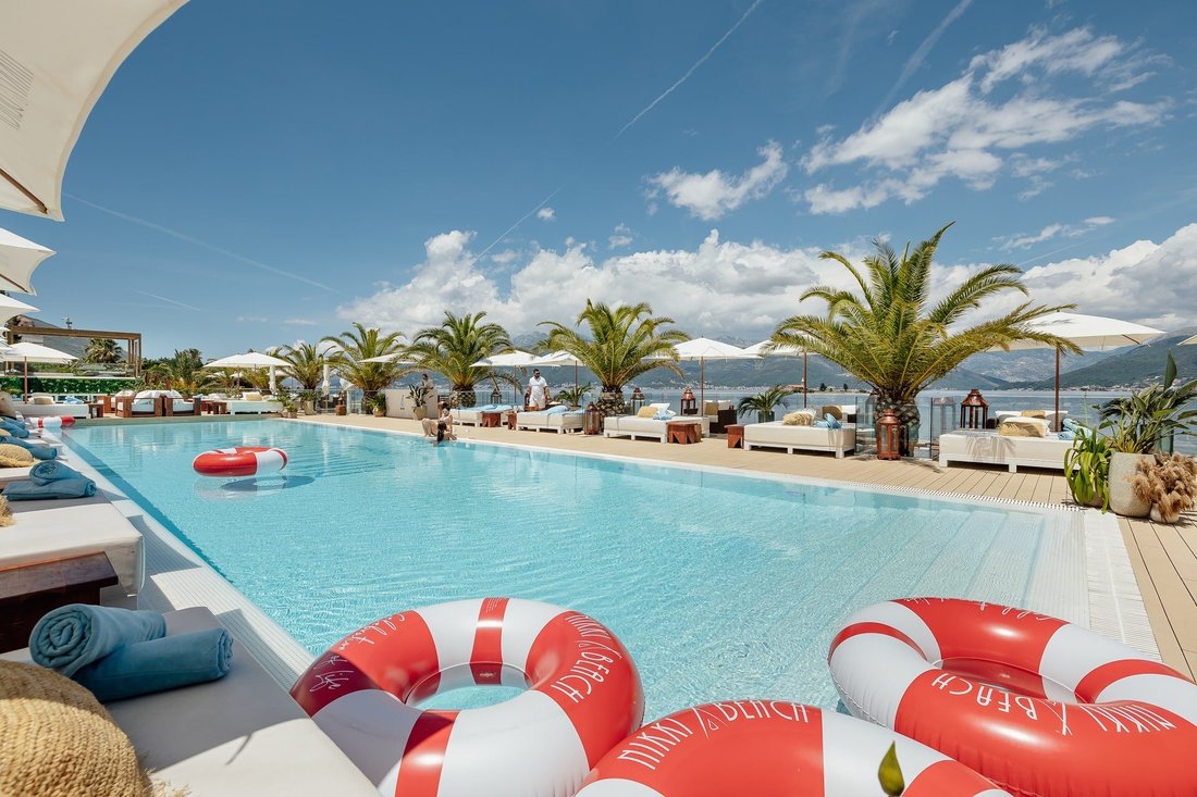 Apartment in Milovići, Tivat Municipality, Montenegro 1 - 16369686