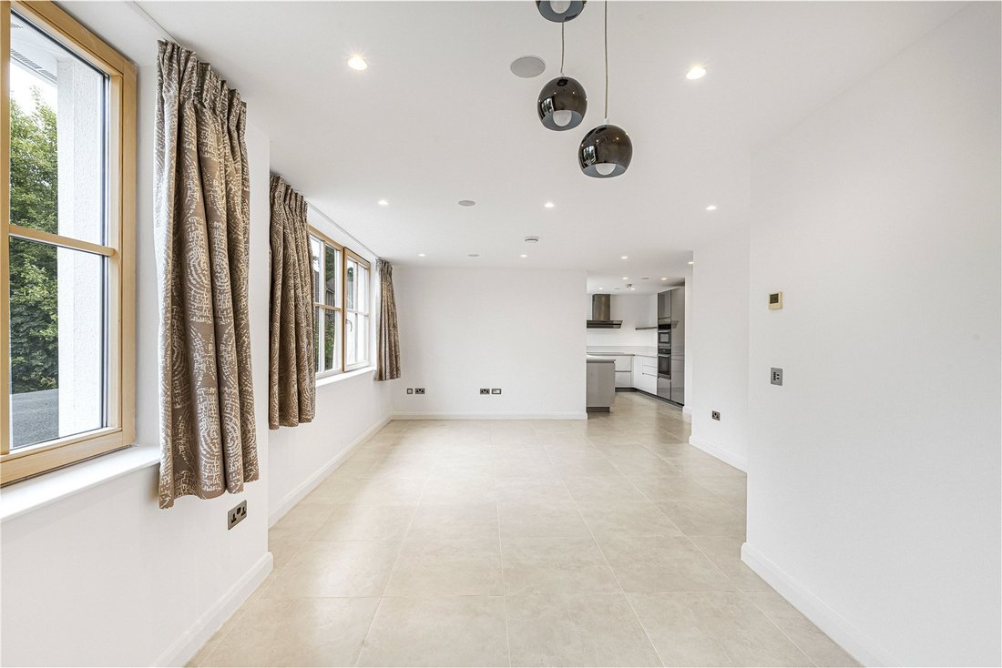 House in Barnet, England 2 - 16369081