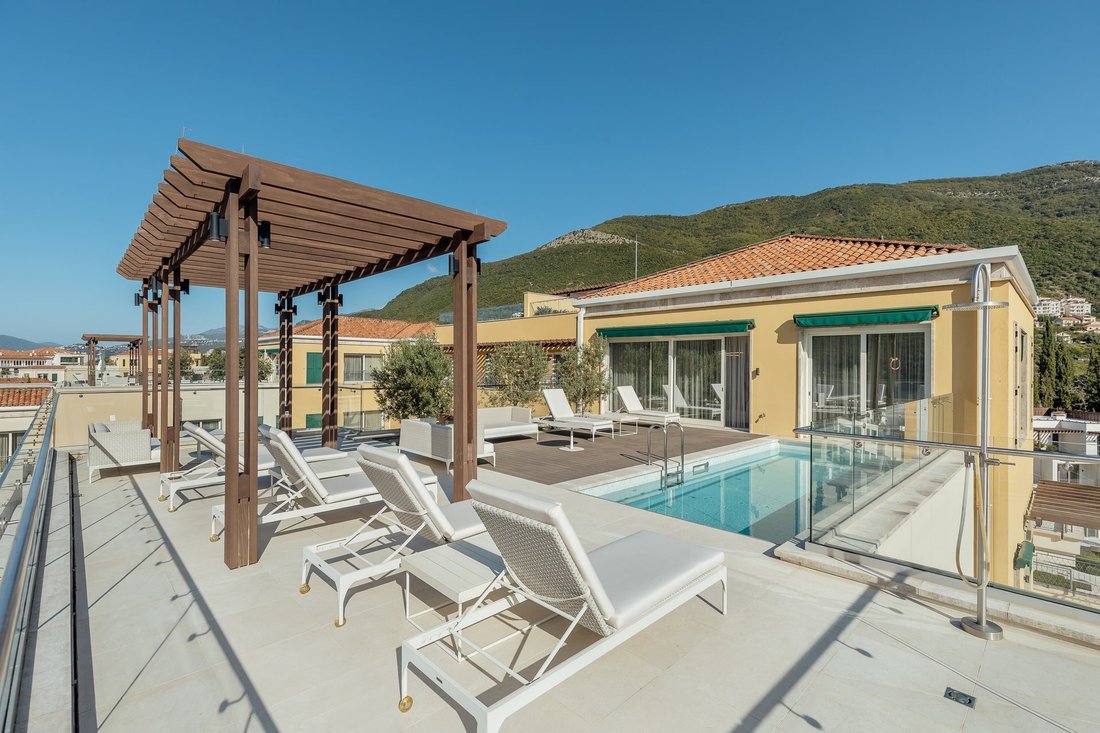 Apartment in Kumbor, Herceg Novi Municipality, Montenegro 3 - 16369646