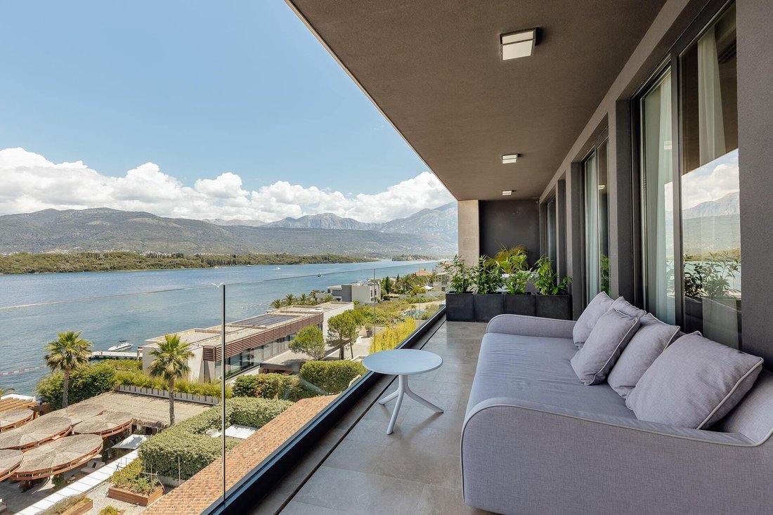 Apartment in Milovići, Tivat Municipality, Montenegro 3 - 16369686