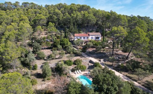 Villa in Cabasse, Provence-Alpes-Côte d'Azur, France 1