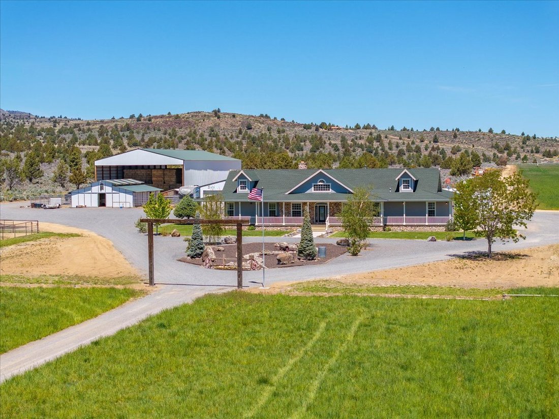 House in Belfast, California, United States 1 - 16367804