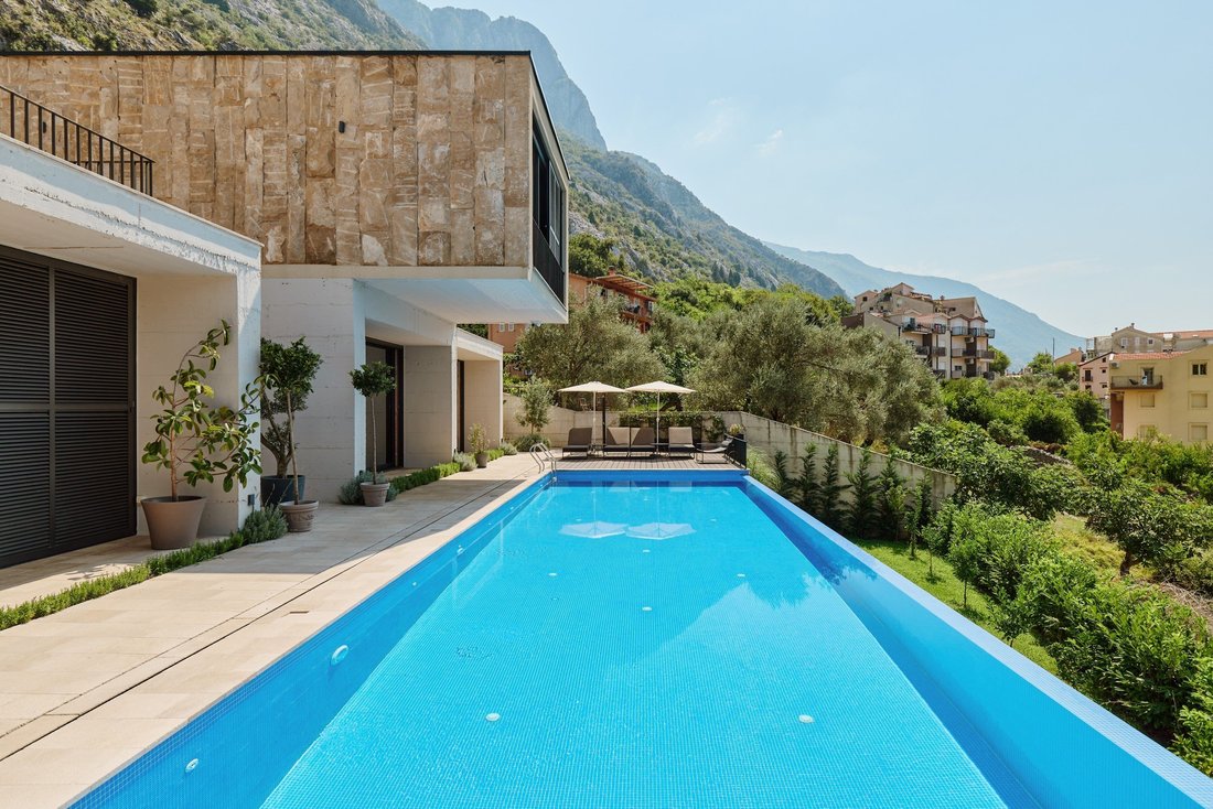 Villa in Dobrota, Kotor Municipality, Montenegro 3 - 16369689