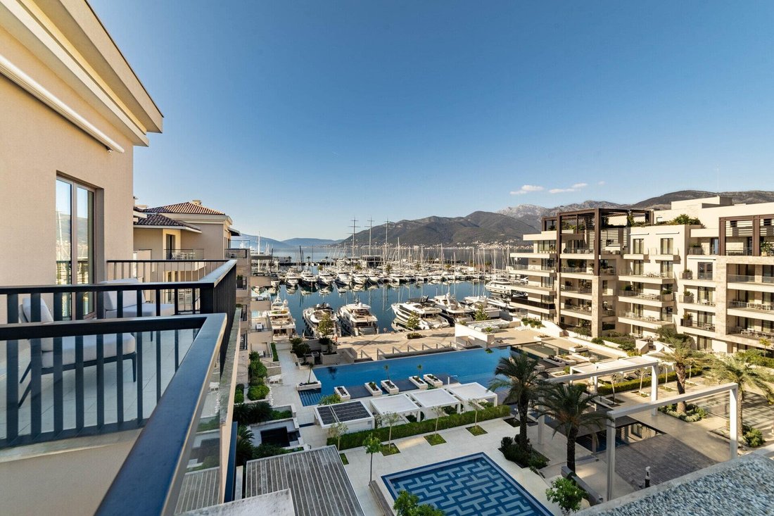 Apartment in Tivat, Tivat Municipality, Montenegro 1 - 16369721