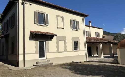 Townhouse in Serpiolle - Massoni, Florence, Italy 1