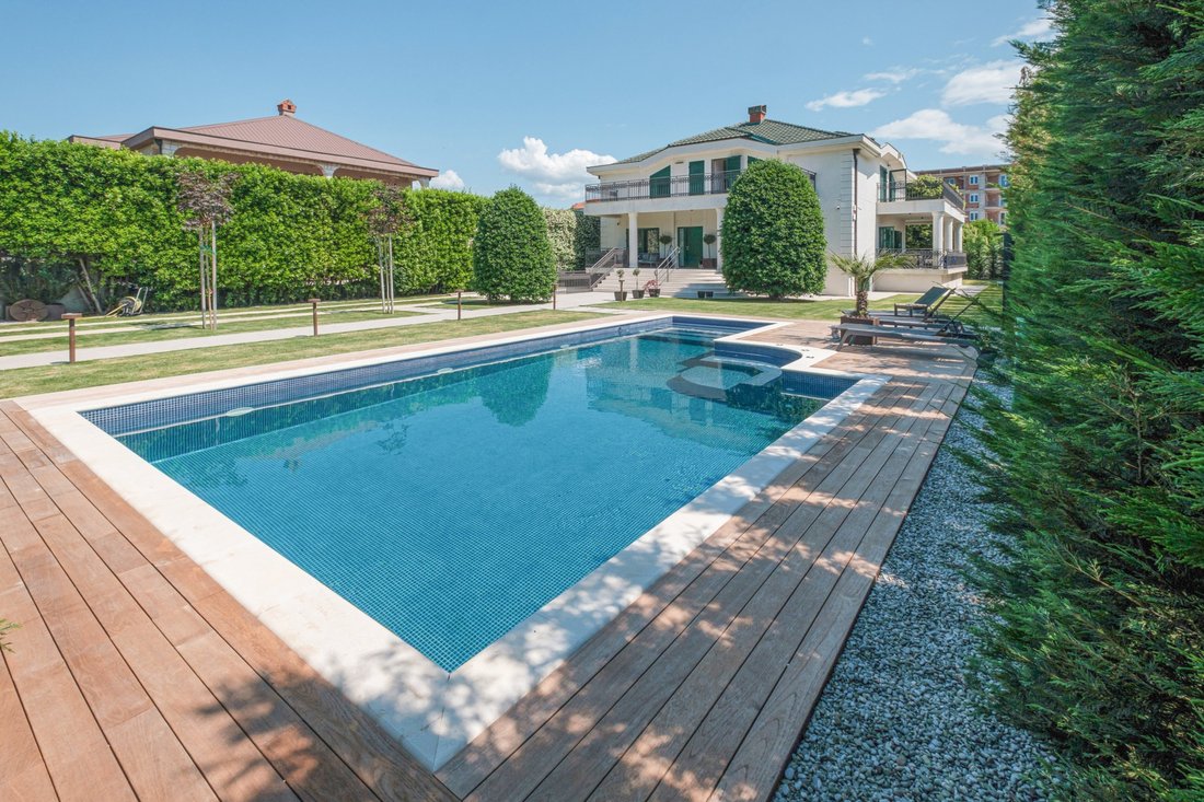 Villa in Podgorica, Podgorica Municipality, Montenegro 1 - 16369680