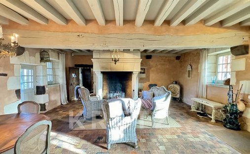 Castle for Sale in Sancerre, Centre-Val de Loire, France