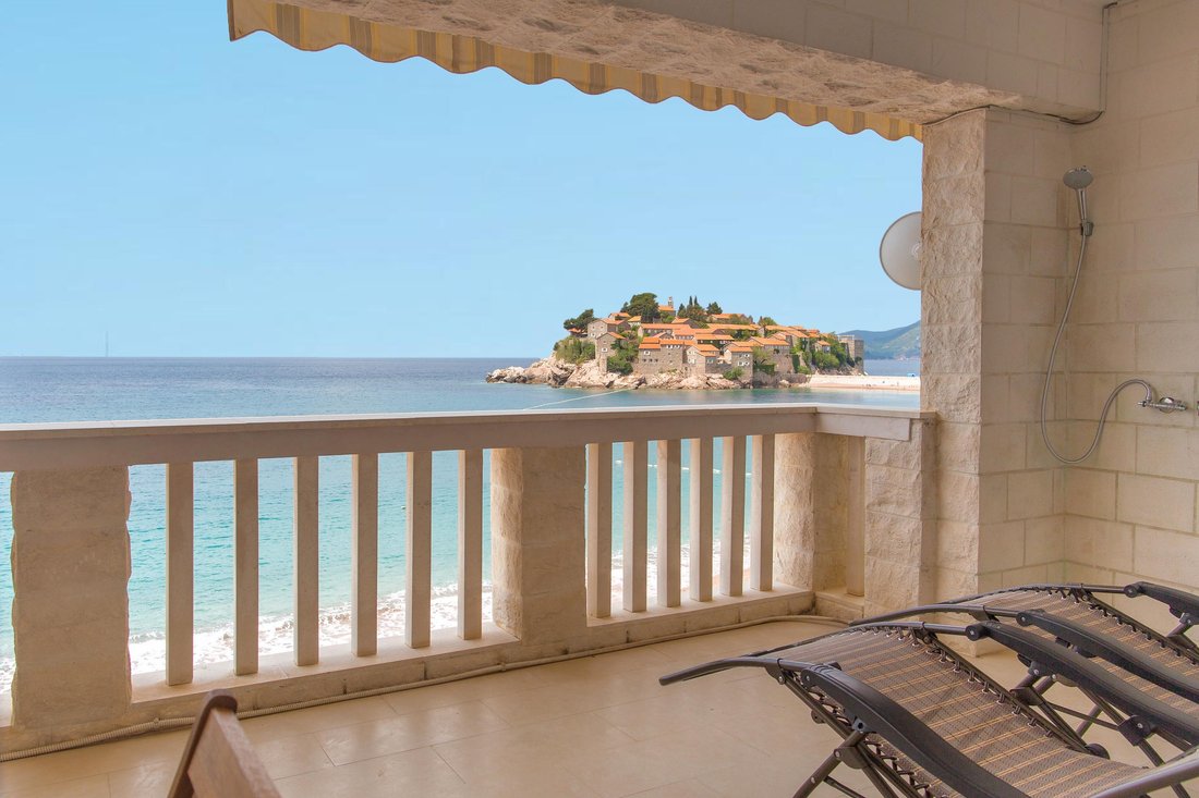 Apartment in Sveti Stefan, Budva Municipality, Montenegro 2 - 16369735