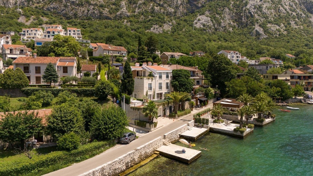 Villa in Dobrota, Kotor Municipality, Montenegro 2 - 16369791