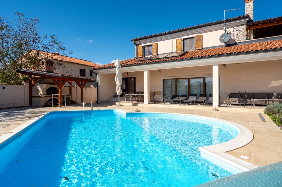 Villa in Zminj, Istria County, Croatia 1 - 16374123
