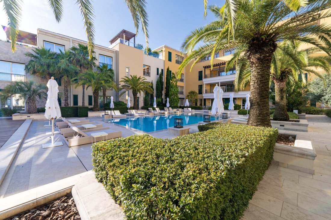 Apartment in Kumbor, Herceg Novi Municipality, Montenegro 1 - 16369796