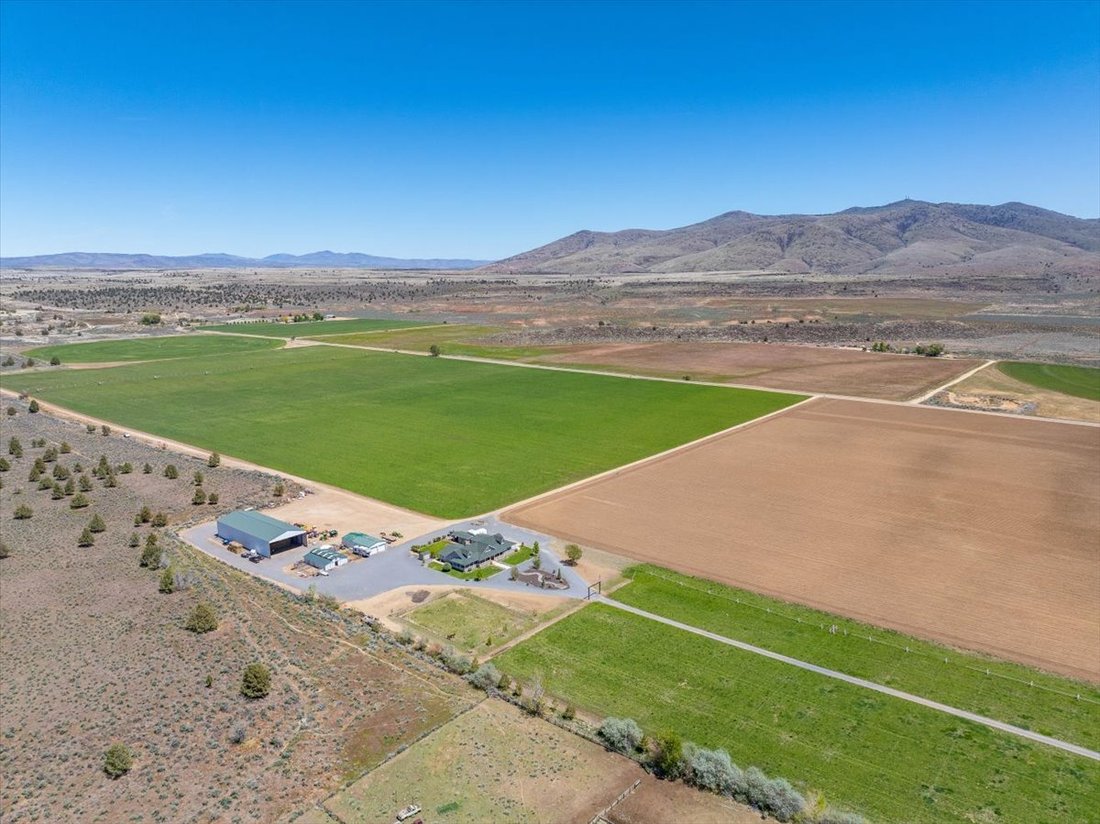 House in Belfast, California, United States 4 - 16367804