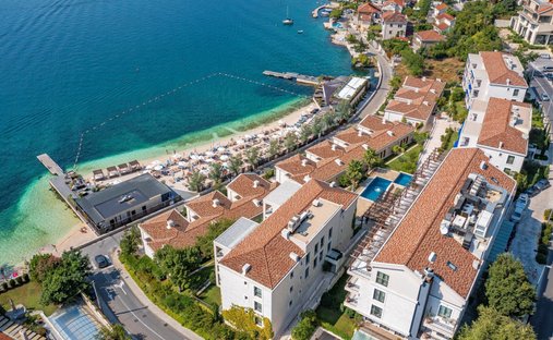 Villa in Dobrota, Kotor Municipality, Montenegro 1