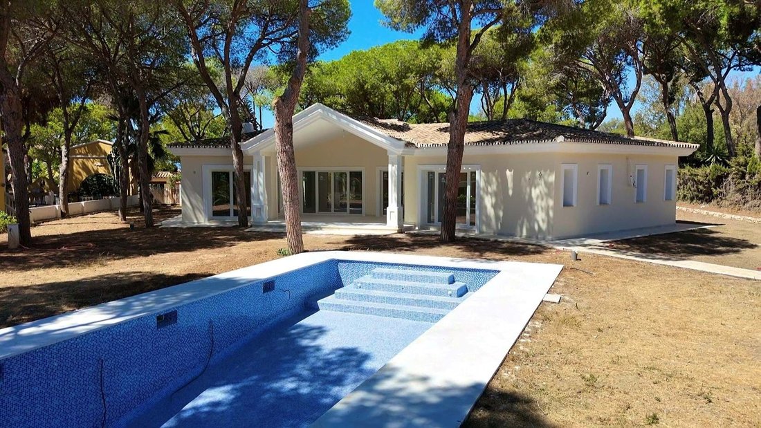 Villa in Elviria-Cabopino, Marbella, Spain 2 - 16370028