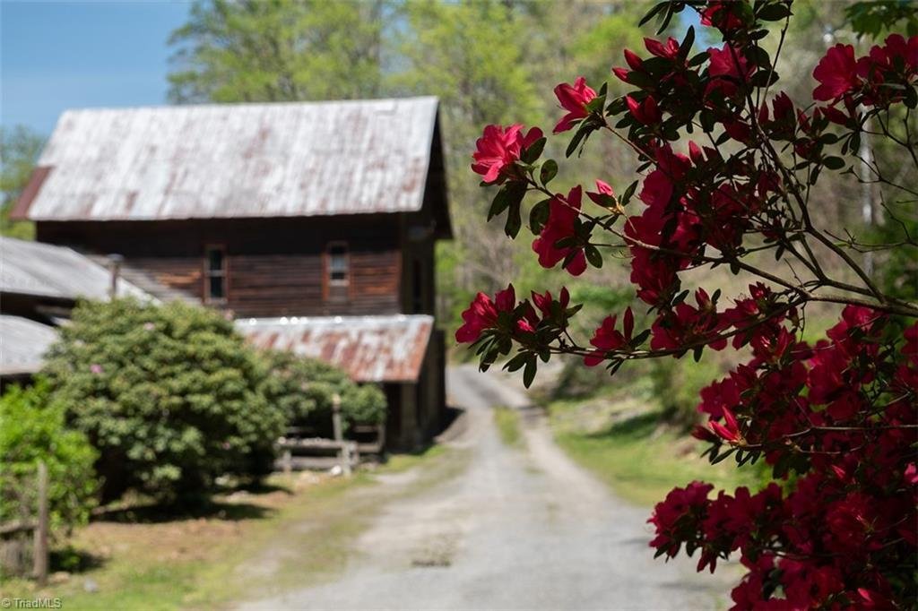 House in Elkin, North Carolina, United States 1 - 16370999