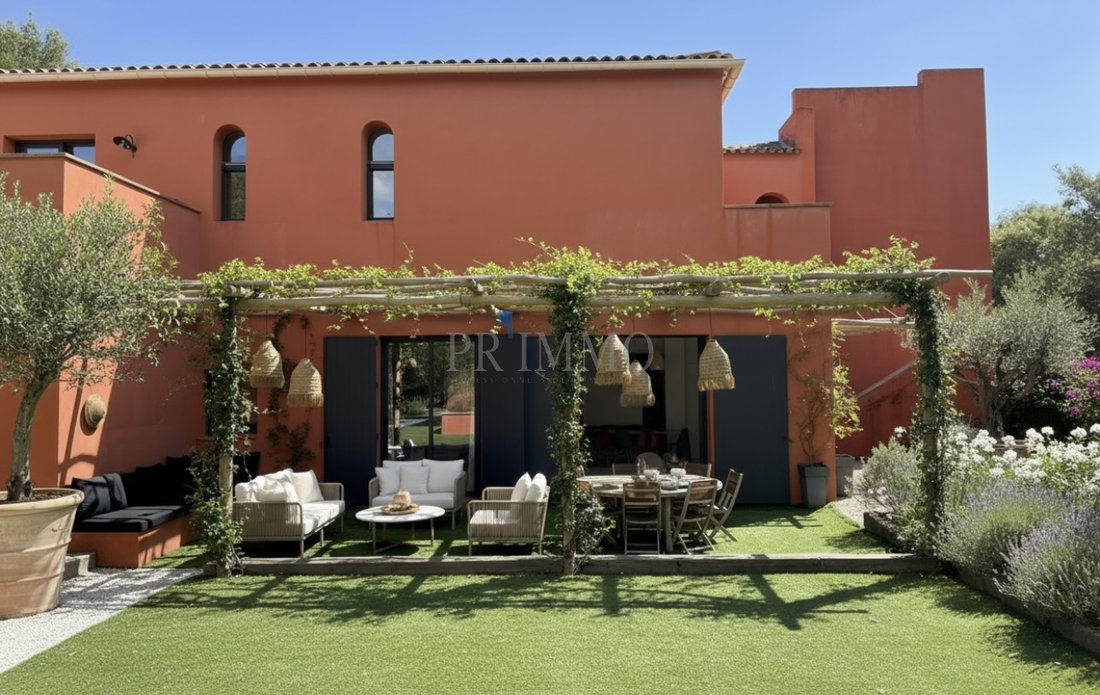 Villa in Grimaud, Provence-Alpes-Côte d'Azur, France 2 - 16279101