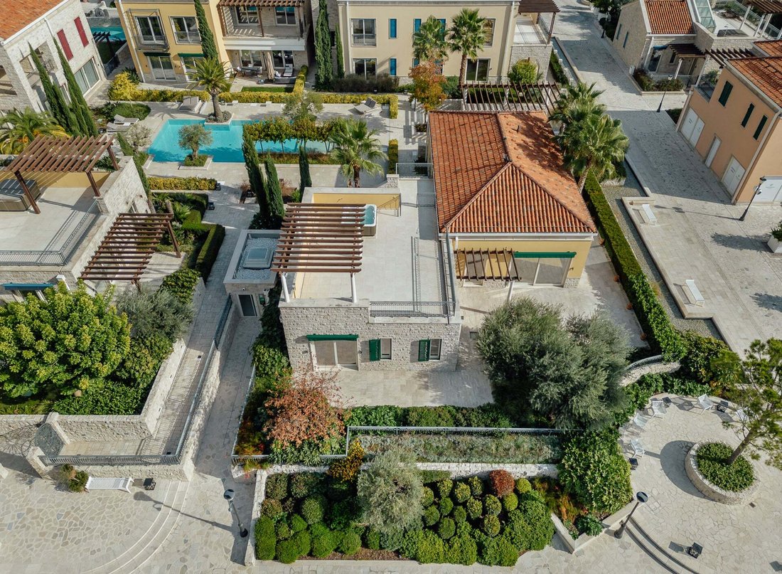 Villa in Kumbor, Herceg Novi Municipality, Montenegro 3 - 16369718