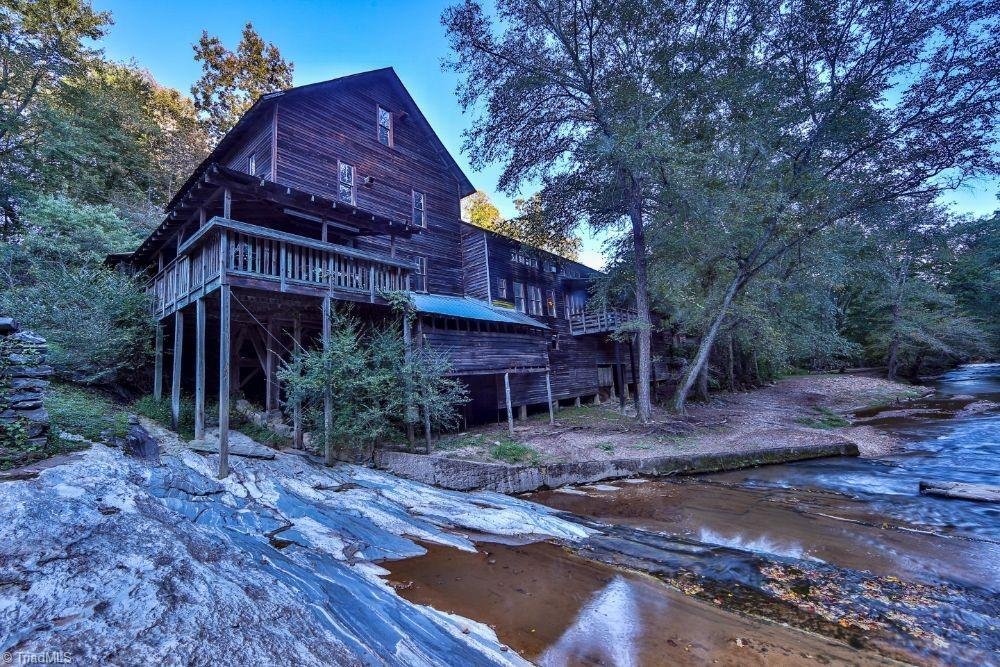 House in Elkin, North Carolina, United States 1 - 16371103