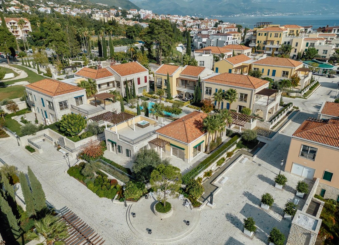 Villa in Kumbor, Herceg Novi Municipality, Montenegro 2 - 16369718
