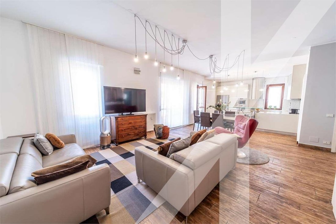 Apartment in Historic Center, Como, Lombardy 2 - 16370759