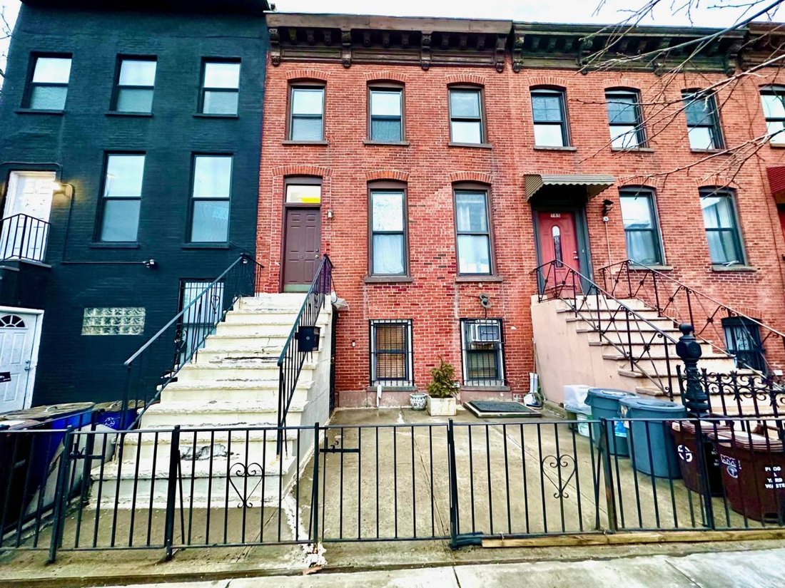 House in New York, New York, United States 2 - 16366044