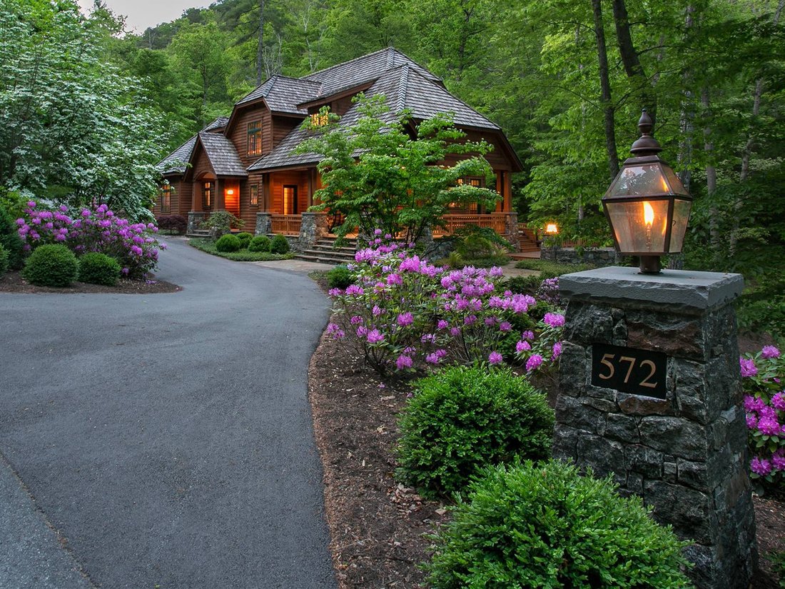House in White Sulphur Springs, West Virginia, United States 1 - 16366943