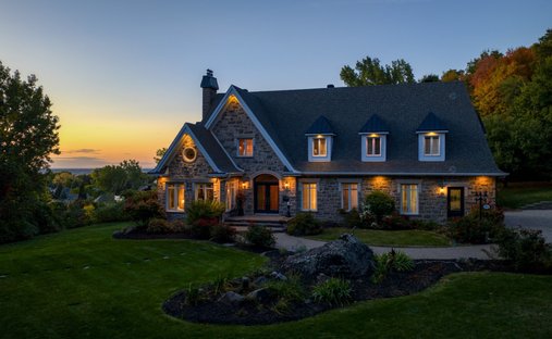 House in Mont-Saint-Hilaire, Quebec, Canada 1